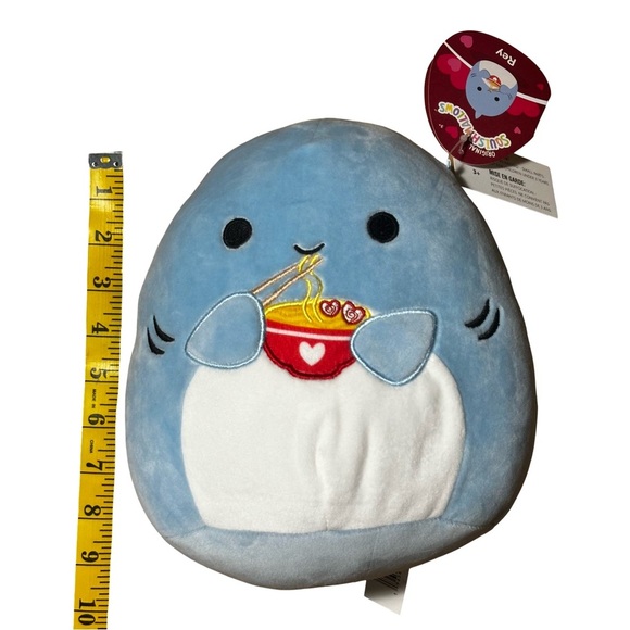 8” Rey the Shark Ramen Squishmallow – Canadian Valentine’s Exclusive - Picture 2 of 4